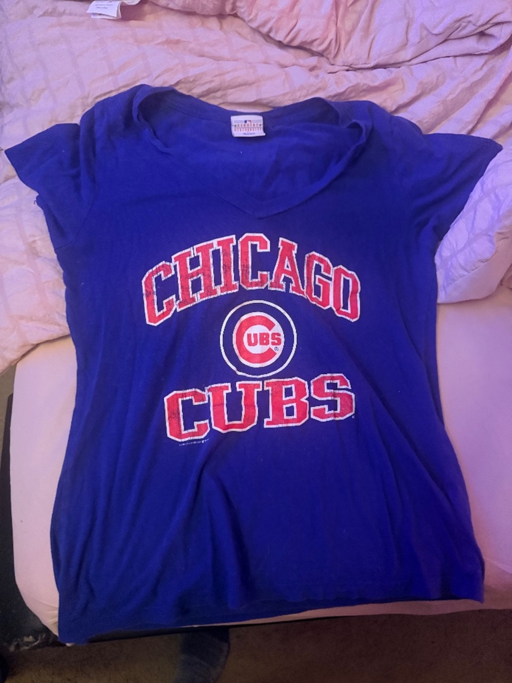 Women’s size large Chicago Cubs shirt. Excellent